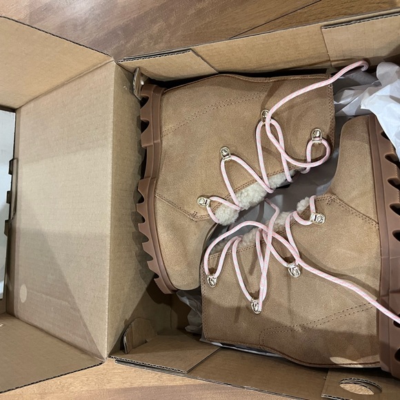 NWT Joan of Arctic Wedge III Lace Cozy Size 6 color Tawny Buff Gum2 - Picture 4 of 4